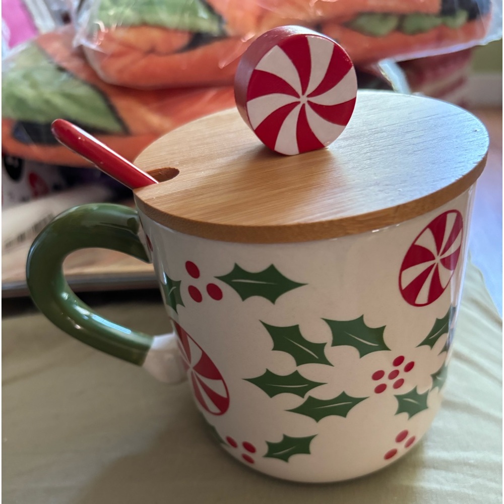 Holiday Mug with Lid and Spoon